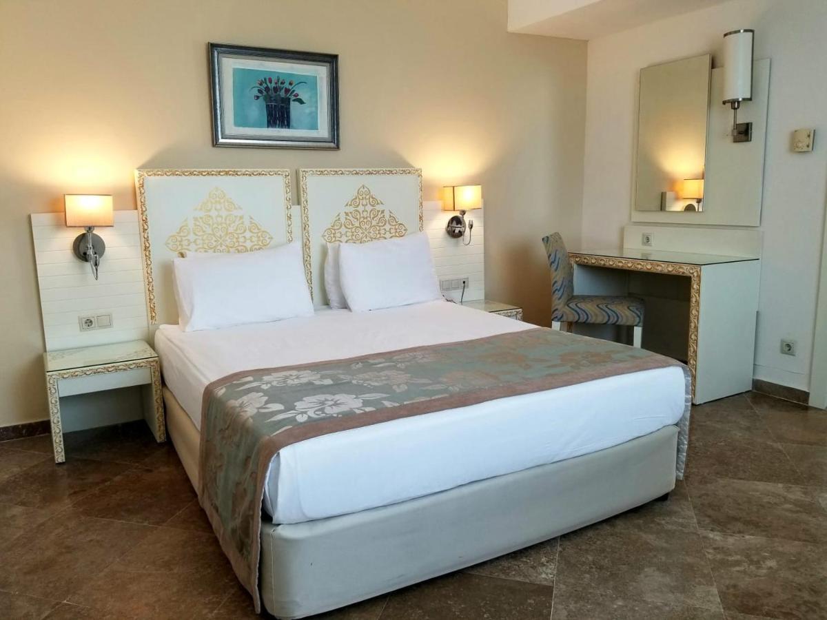 Crystal Admiral Resort Suites&Spa - Ultimate All Inclusive Kızılot Exteriör bild