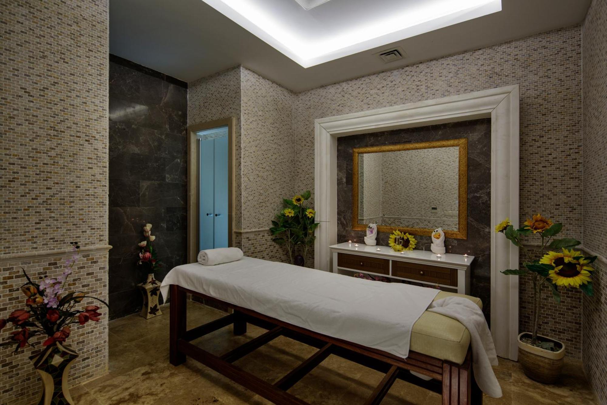 Crystal Admiral Resort Suites&Spa - Ultimate All Inclusive Kızılot Exteriör bild